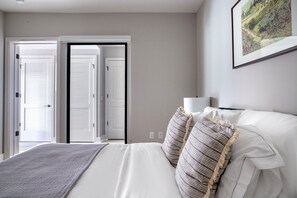 1 dormitorio, tabla de planchar con plancha, wifi y ropa de cama