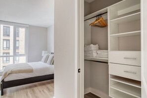 1 多间卧室、熨斗/熨衣板、WiFi、床单