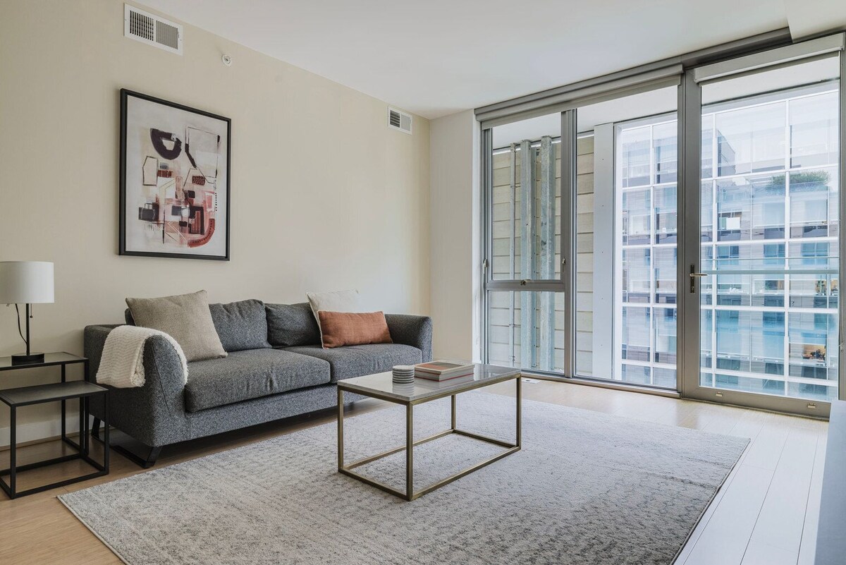 Blueground | Northwest Washington, pool, nr National Mall