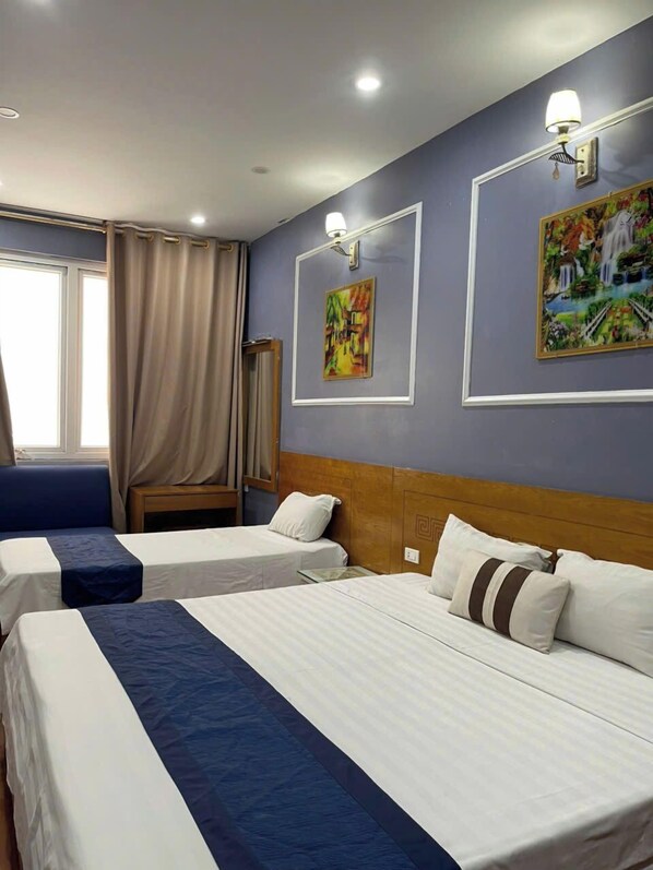 Deluxe Triple Room, City View | Free WiFi - Old Town Homestay (Hanoi)