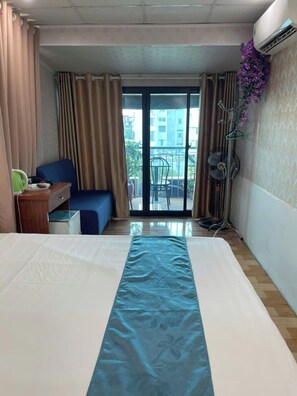 Deluxe Double Room, City View | Free WiFi - Old Town Homestay (Hanoi)