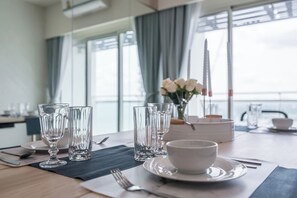Condo, 3 Bedrooms, Balcony, Sea View