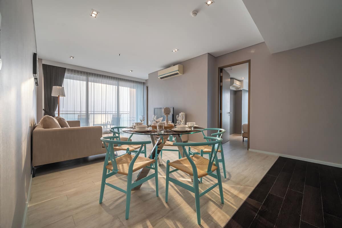 Condo Deluxe, balcón, vista al mar | 3 habitaciones, ropa de cama de alta calidad y camas con efecto memoria