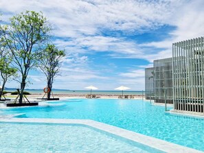 2 piscines extérieures