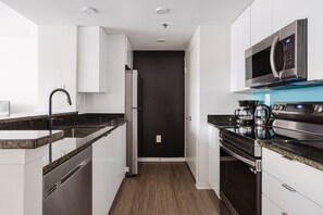 Fridge, microwave, oven, stovetop - Blueground | Ballston, pool, nr Arlington Cemetery (Arlington)