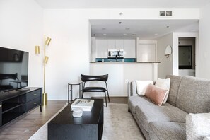 Télévision, chaîne hi-fi