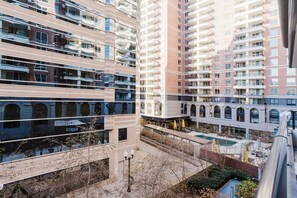 Property grounds - Blueground | Ballston, pool, nr Arlington Cemetery (Arlington)