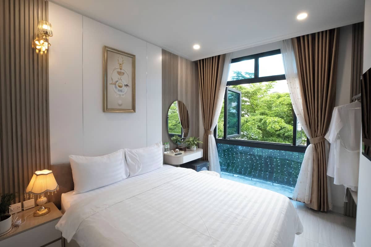 Standardzimmer, Balkon, Stadtblick