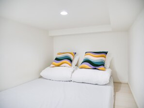 2 chambres, bureau, Wi-Fi, draps fournis