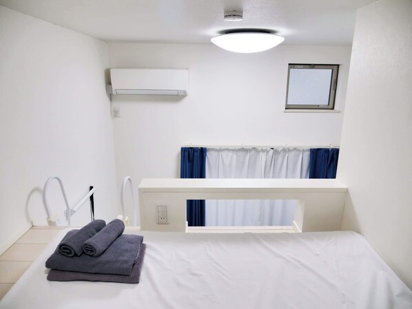 Desk, WiFi, bed sheets