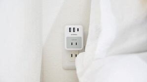 A white wall-mounted power outlet with two USB ports and a standard electrical outlet. - Triphome Koenji Minami 4 mins Higashi Koenji stn (Suginami City)