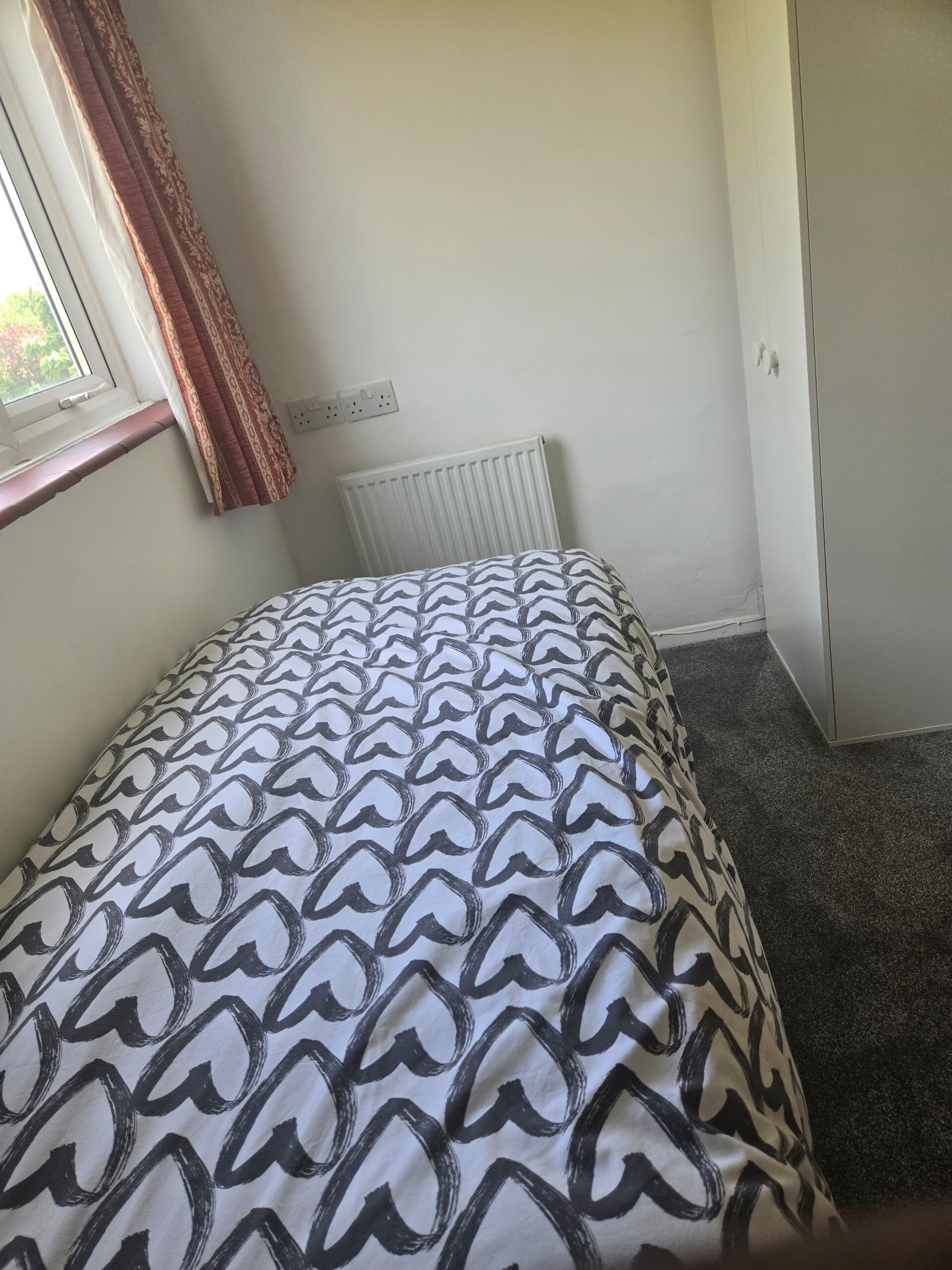 4 bedrooms, iron/ironing board, travel cot, WiFi