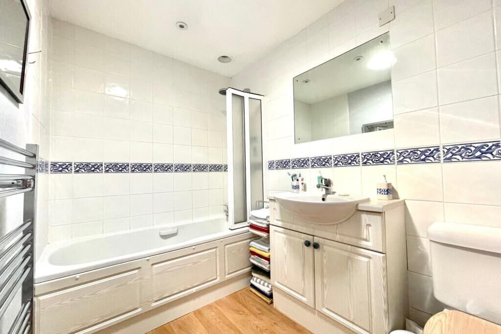 Shower, towels