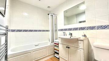 Shower, towels