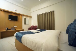 Deluxe Room | In-room safe, desk, laptop workspace, iron/ironing board (on request) - Hotel Royal Heritage (Lucknow)