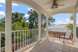 Property grounds - 10 min. Walk to Beach - Close to Pool - 4 Bikes (Santa Rosa Beach)