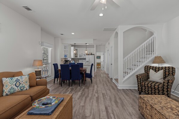 Smart TV - Blue Mtn. Beach - 10 min. walk to the beach, - steps from the Neighborhood Pool - 4 Adult Bikes (Santa Rosa Beach)