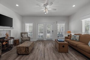 Smart TV - Blue Mtn. Beach - 10 min. walk to the beach, - steps from the Neighborhood Pool - 4 Adult Bikes (Santa Rosa Beach)