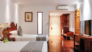 Deluxe-herbergi fyrir tvo, tvö rúm - svalir - borgarsýn | Myrkratjöld/-gardínur