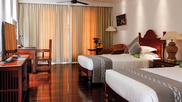 Deluxe Twin Room, Balcony, City View | 1 bedroom, blackout curtains