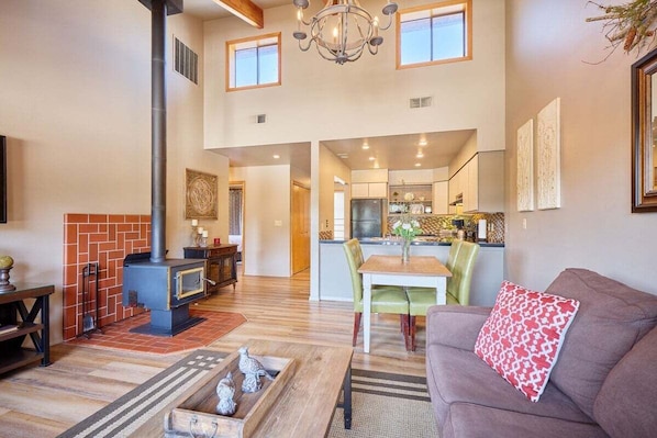 Smart TV, fireplace