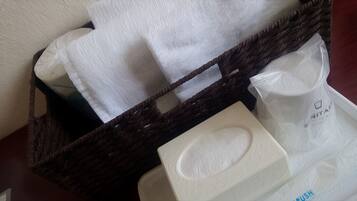 Combined shower/tub, free toiletries, soap, shampoo