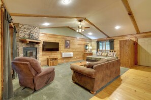 TV, fireplace