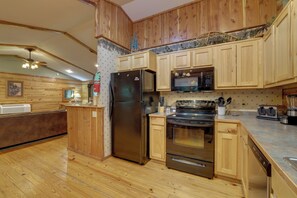 Fridge, microwave, stovetop, dishwasher