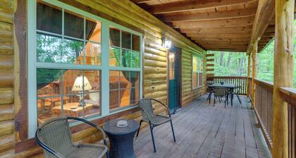 4 Mi to Beaver Lake: Peaceful Log Cabin w/ Deck!