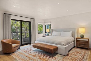 5 عدّة غرف نوم ومكتب ومكواة/لوح كي وسرير سفر