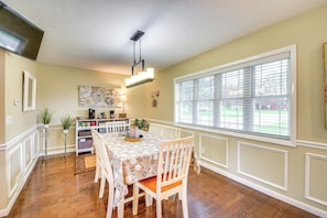 Dining - 3 Mi to Erie Canal: Home w/ Hot Tub in Holley! (Holley)