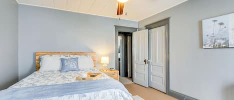 2 bedrooms, iron/ironing board, internet, bed sheets