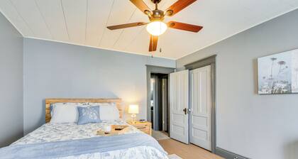 < 2 Mi to Hospitals & University: South Wedge Apt!