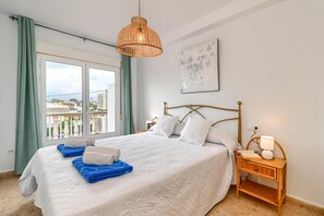 2 slaapkamers, een strijkplank/strijkijzer, wifi, beddengoed