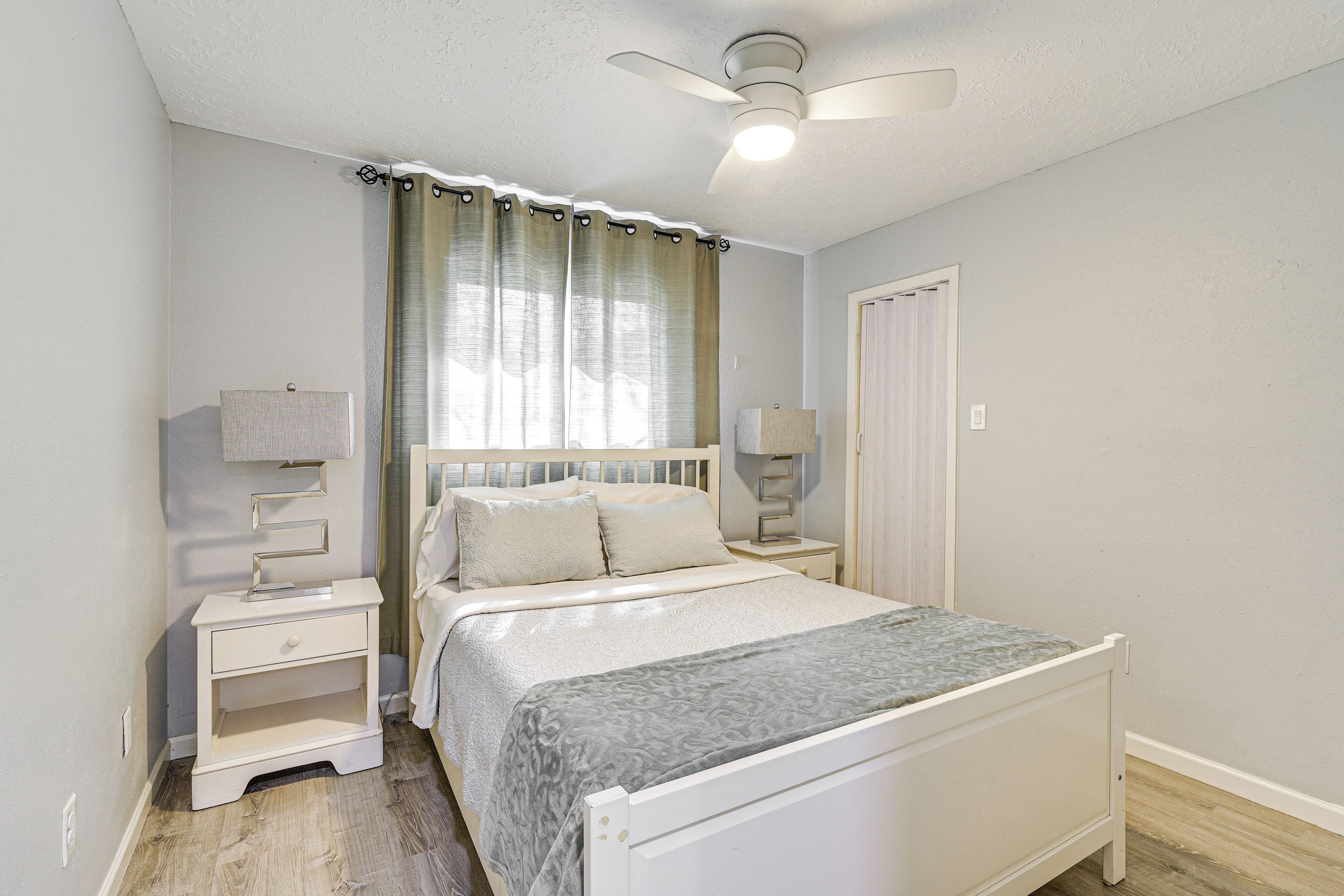 3 bedrooms, desk, iron/ironing board, internet