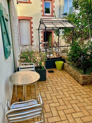 Outdoor dining - Studio 3 (T1) - Place to B "L'harmattan (Saint-Nazaire)