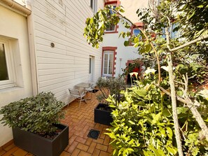 Outdoor dining - Studio 3 (T1) - Place to B "L'harmattan (Saint-Nazaire)