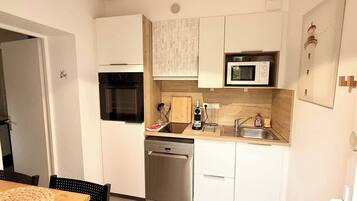 Réfrigérateur, micro-ondes, four, lave-vaisselle