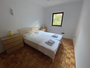 2 chambres, fer et planche à repasser, Wi-Fi gratuit, draps fournis