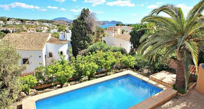 Oscar - villa with large pool and sea views in Benissa