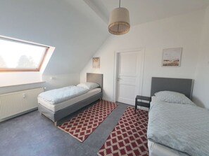 4 bedrooms, desk, iron/ironing board, WiFi - Light-filled 100 m², 5-Room Holiday Apartment with Space, Style & Comfort (Solingen)