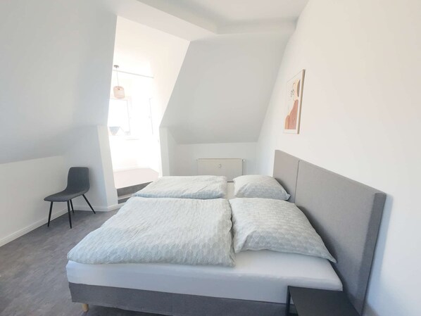 4 bedrooms, desk, iron/ironing board, WiFi