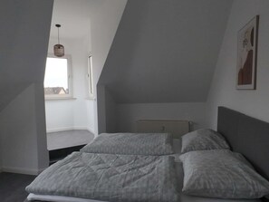 4 bedrooms, desk, iron/ironing board, WiFi