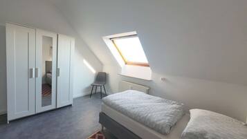 4 Schlafzimmer, Schreibtisch, Bügeleisen/Bügelbrett, WLAN