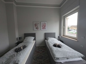 1 bedroom, desk, iron/ironing board, WiFi - Cozy two-room apartment (Solingen)