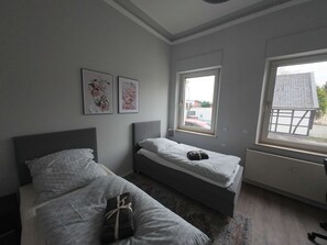 1 bedroom, desk, iron/ironing board, WiFi - Cozy two-room apartment (Solingen)