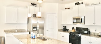 Spacious 4BR Retreat w Grill & Patio – Less than 20 mins to Uptown! +20% off