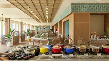 Daily buffet breakfast (JPY 3500 per person)