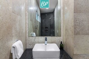 Shower, hair dryer, towels, shampoo