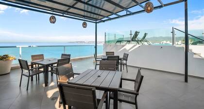 Risco 305: Downtown, Rooftop Pool, & Beach Access